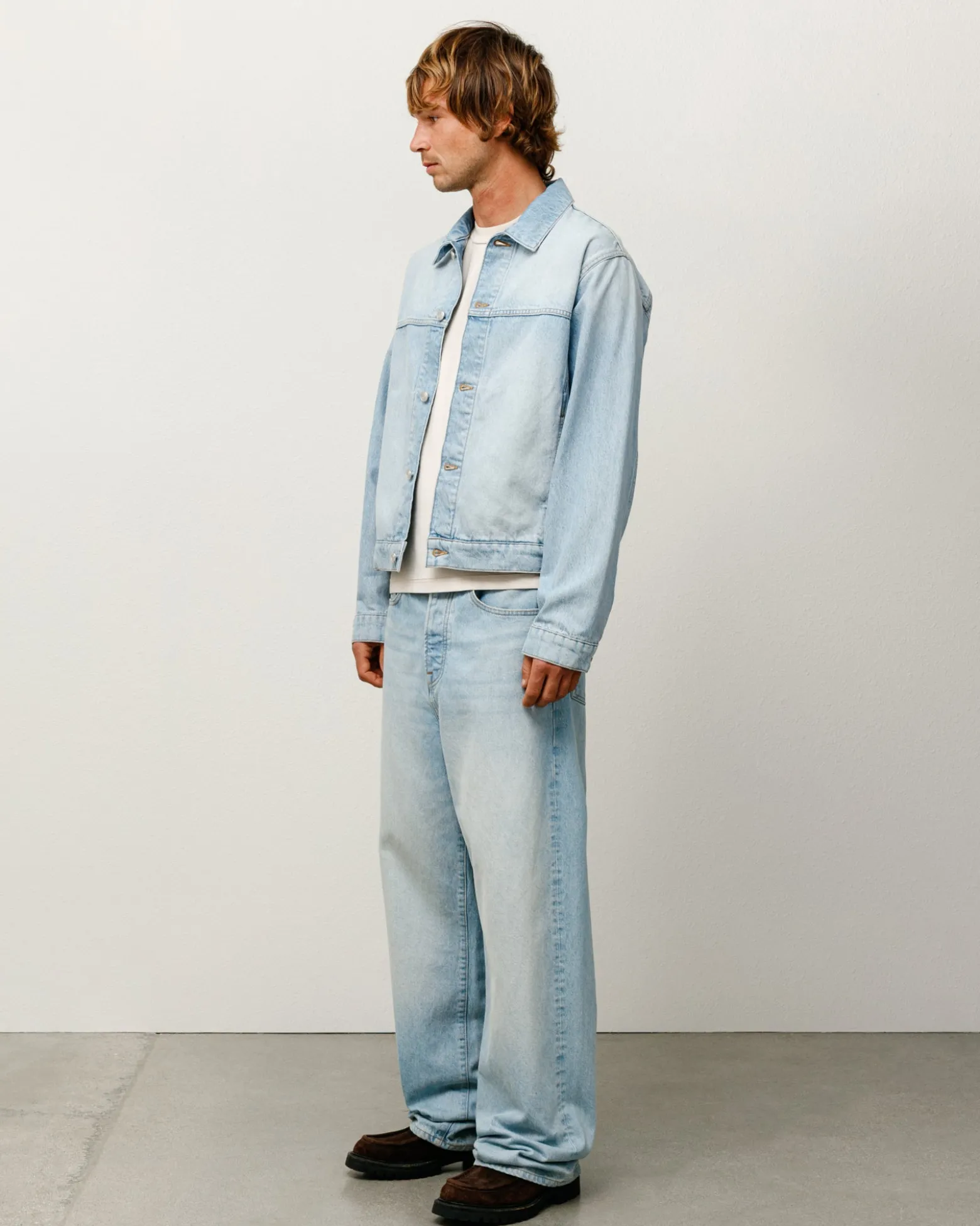DENIM TRUCKER JACKET
